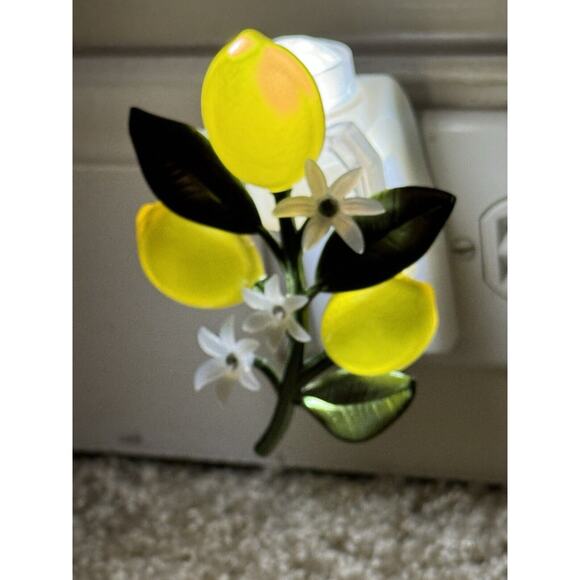 NEW Lemons on Branch SCENT CONTROL Wallflower NIGHTLIGHT Plug Bath & Body Works - Picture 4 of 10